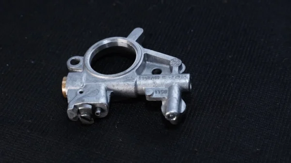 OIL PUMP PART NO. 11426403200